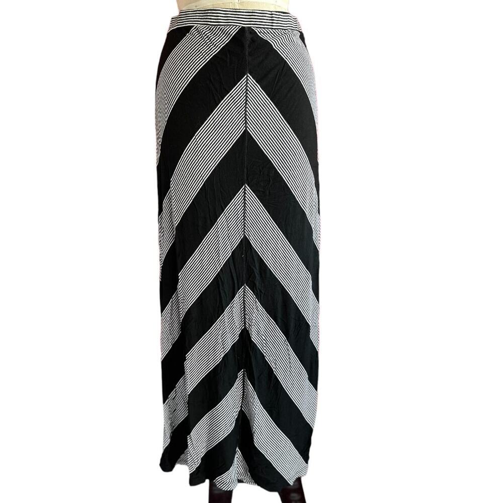 Womens Skirt Size Medium Black White Maxi Chevron Soft Goth Classic Retro